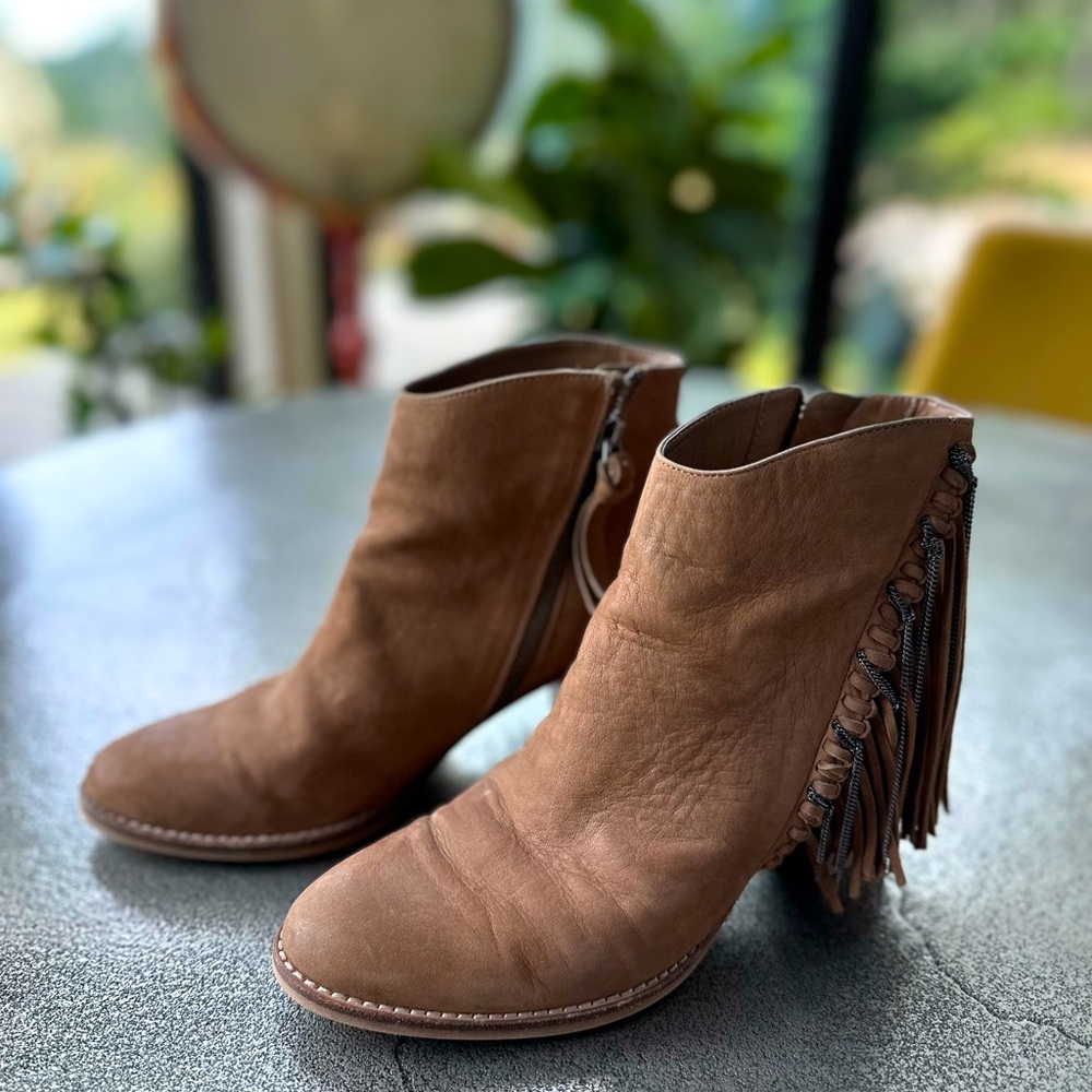 Dolce Vita light brown leather boots size 7.5